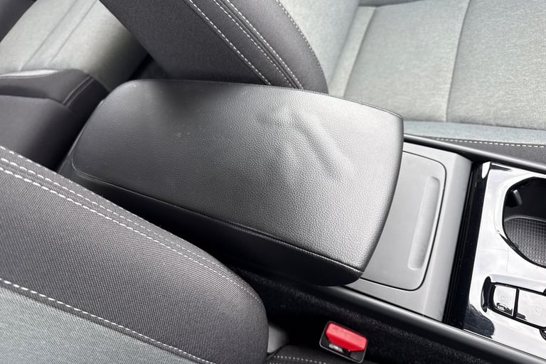 2023 Volvo XC40 2.0 B3 MHEV Plus DCT Auto Euro 6 (s/s) 5dr SUV PETROL Automatic