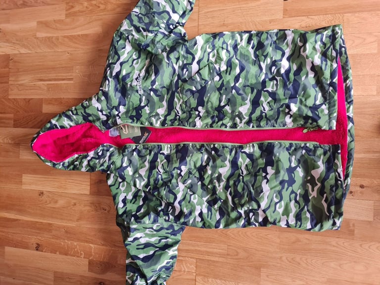 image for Regetta Waterproof Dryrobe 9-13 Brand New With Tags