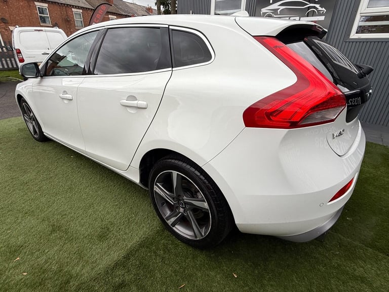 2015 Volvo V40 2.0 T2 R-Design Hatchback 5dr Petrol Manual Euro 6 (s/s) (122 ps) HATCHBACK Petrol...