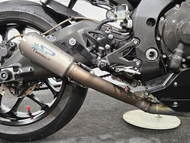 Yamaha R1 FULL SPARK EXHAUST! CARBON EXTRAS! LOVELY CONDITION! LOW