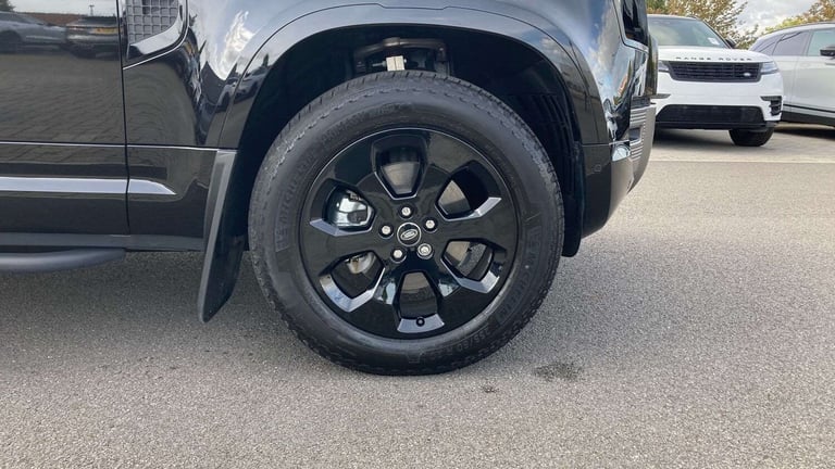 2025 Land Rover Defender 3.0 D250 X-Dynamic SE 90 3dr Auto ESTATE DIESEL Automatic