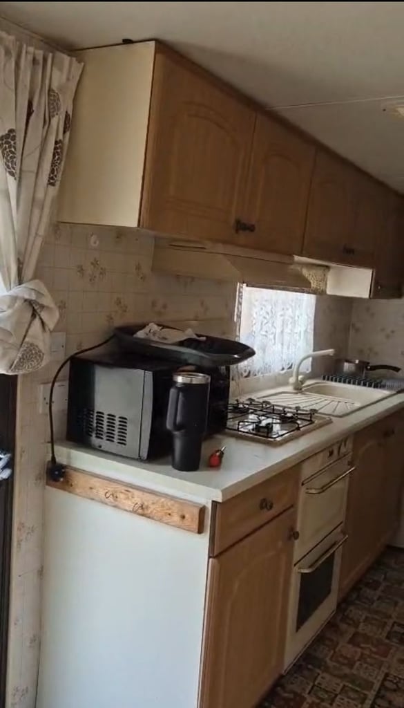 For Rent: Spacious Two-Bedroom Static Caravan in Cottenham, Cambridge
