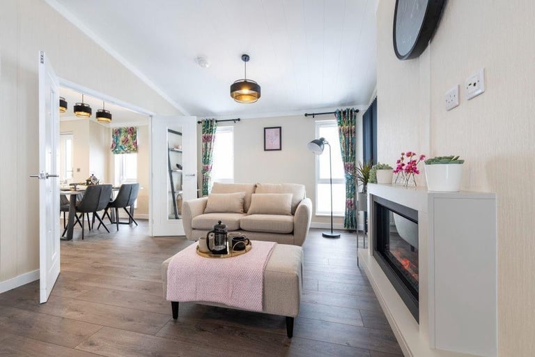 image for Omar Ikon in Stanford-le-Hope  - Lodge / Caravan 