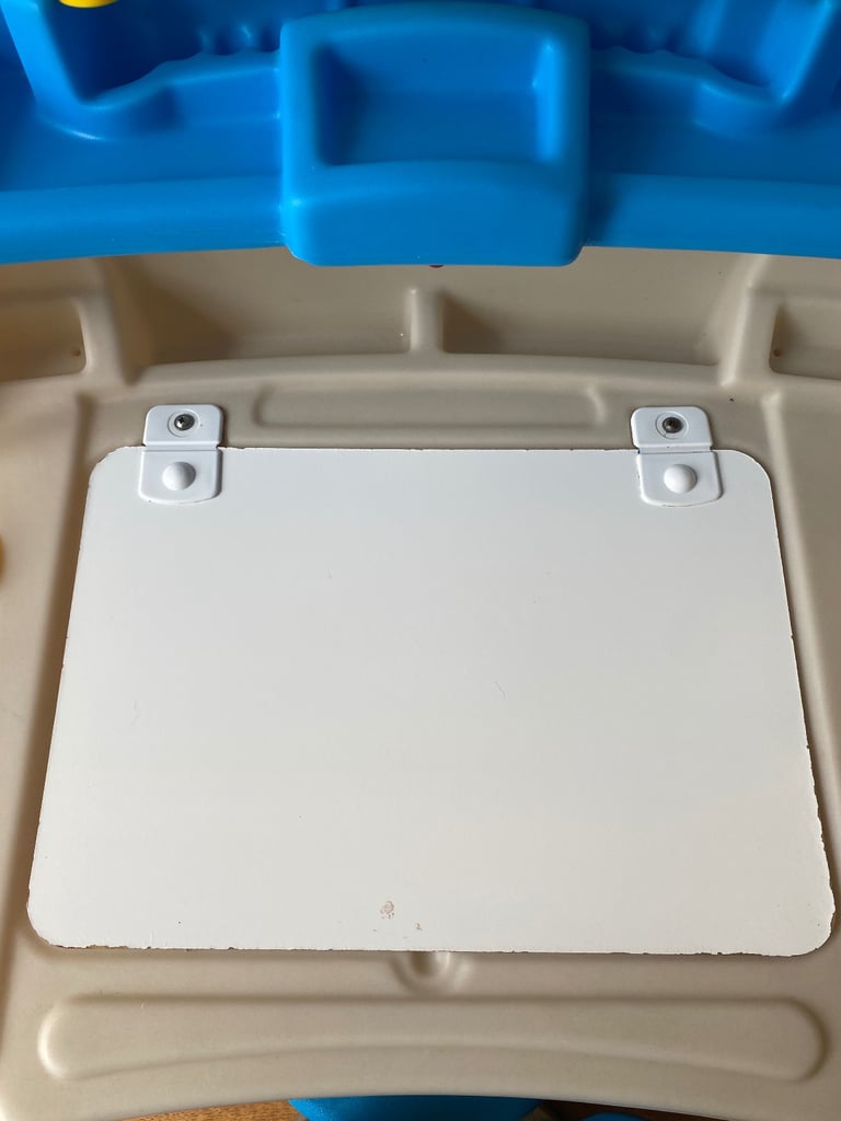 Step 2 Deluxe Art Activity Desk