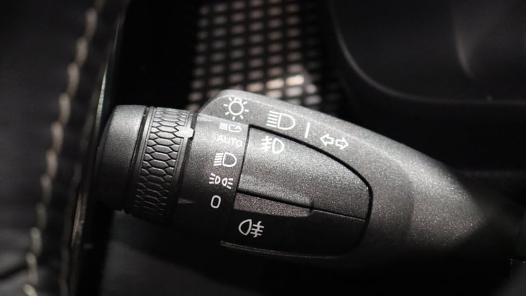  Volvo XC40 T3 R-Design (Lounge Pack, Sunroof, Harman Kardon, 360 Camera, BLIS) Petrol Automatic