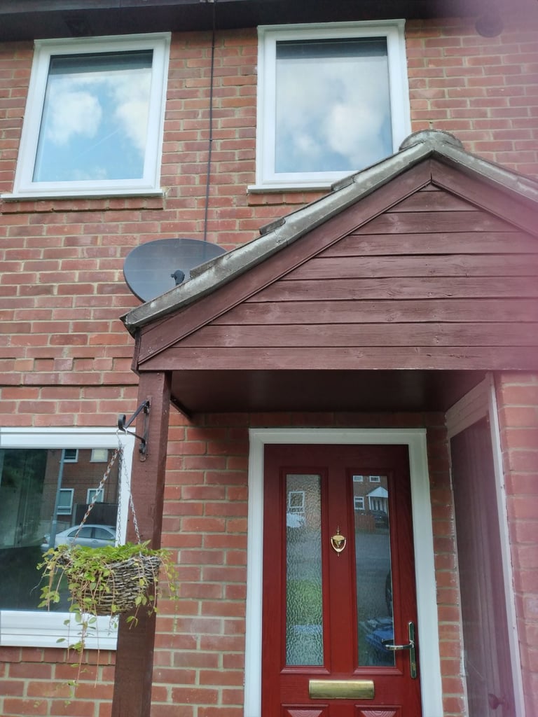 2 bed house for rent, close to centre & Rg12 9RT