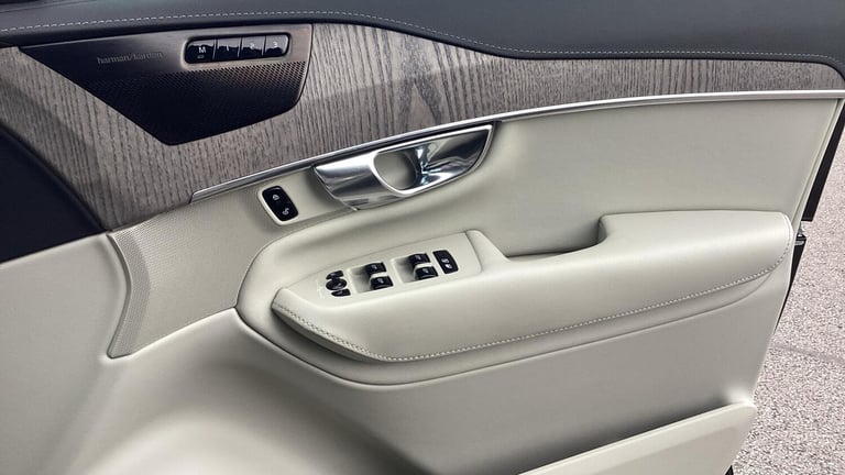 2022 Volvo XC90 Plus Dark B5 (235 hp) ESTATE Diesel/Electric Hybrid Automatic