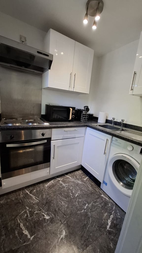 Short Term Stay in Broadgreen Court Liverpool- 1 BR