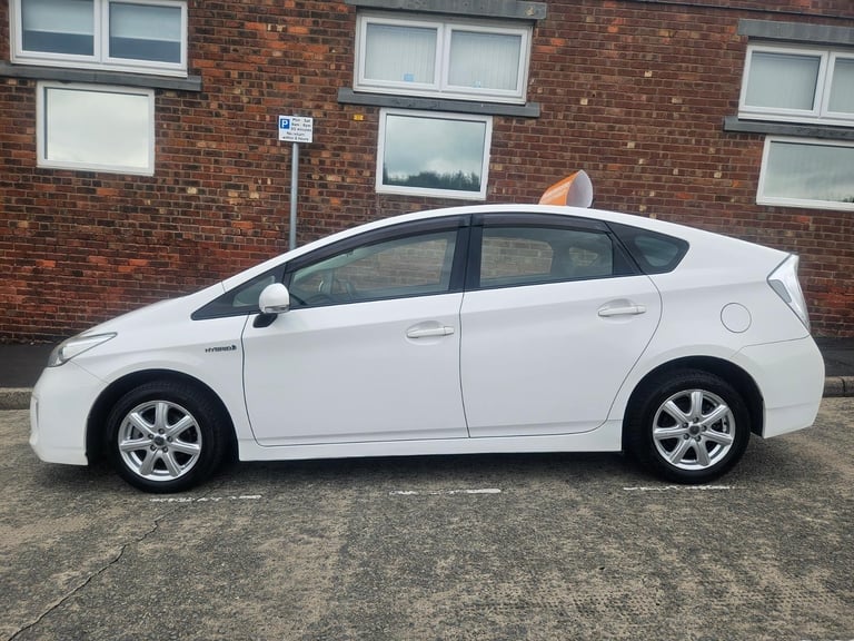 Toyota Prius 1.8 hybrid fully serviced including new batteries fitted 
