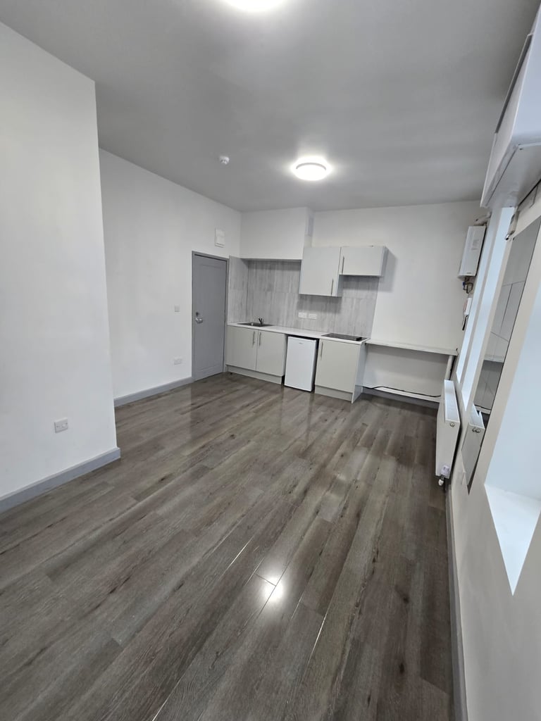 1 bedroom flat in 8A chapel rd Ilford London IG1 2AG