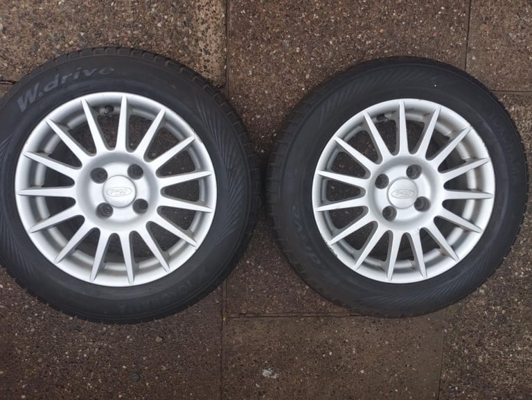 2 YOKOHAMA W DRIVE 185/65 R15 88T winter tyres on Ford Alloys