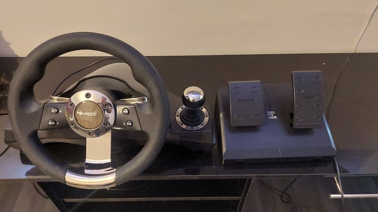 Ps4/xbox/pc steering wheel and peddles 