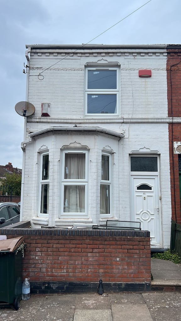 4 Bedroom House HMO upto 6 adults CV2