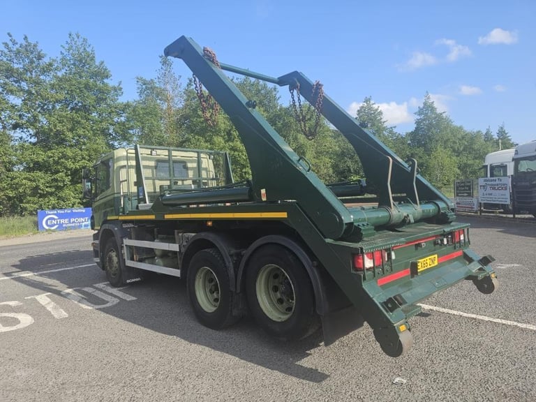 2015 Scania P320 6x2 twin wheel skip
