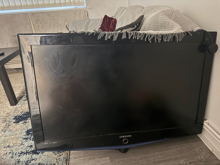 Samsung 40inch Tv missing stand
