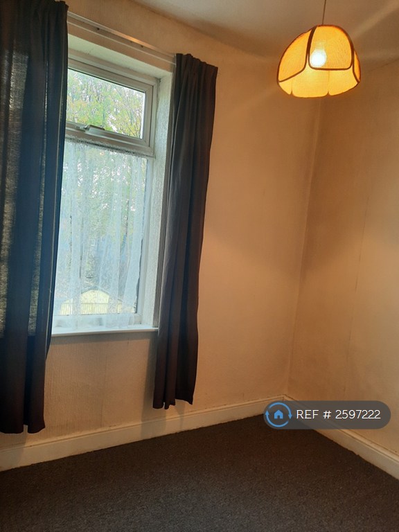 3 bedroom house in Old Hall Drive, Manchester, M18 (3 bed) (#2597222)