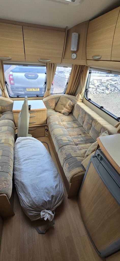 Abbey freestyle 560/6 berth fixed bunk beds 2008 motor mover full awning 