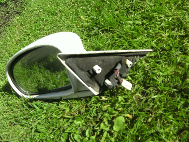 ONE,USED,GOOD COND,RARE TOYOTA MR2 WHITE ELECTRIC MIRROR,C/W WIRE/PLUG,TINTED GLASS ETC