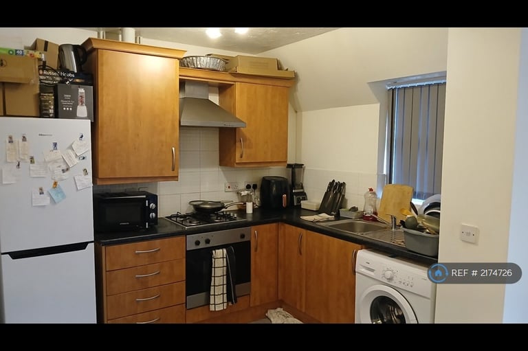 2 bedroom flat in Cashel Court, Swinton, Manchester, M27 (2 bed) (#2174726)