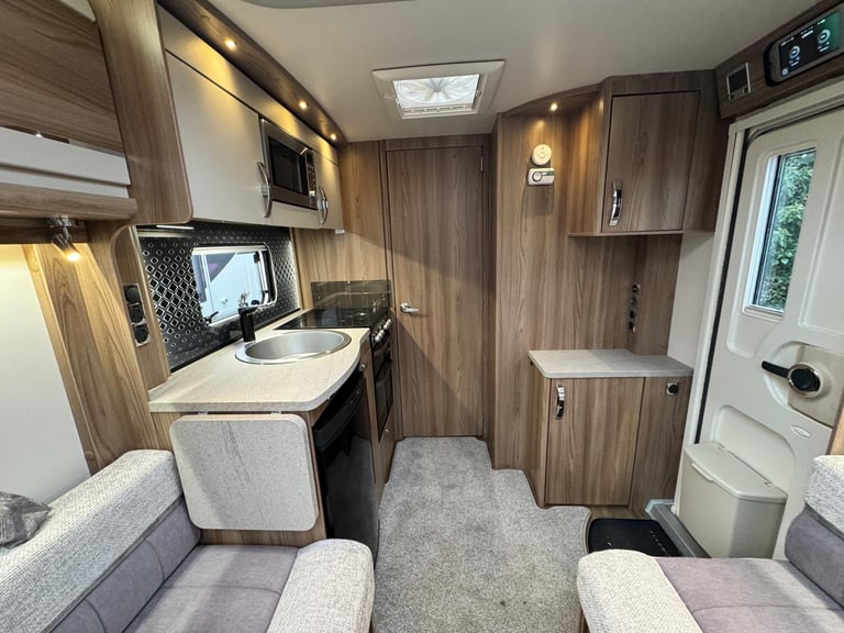 SWIFT CHALLENGER HI-STYLE 560 2021 MODEL ISLAND BED TOURING CARAVAN