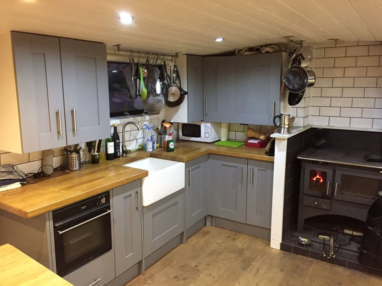 All bills included, Large Widebeam boat, 2 bedrooms, 2 bathrooms, incl an ensuite - E14 5AB