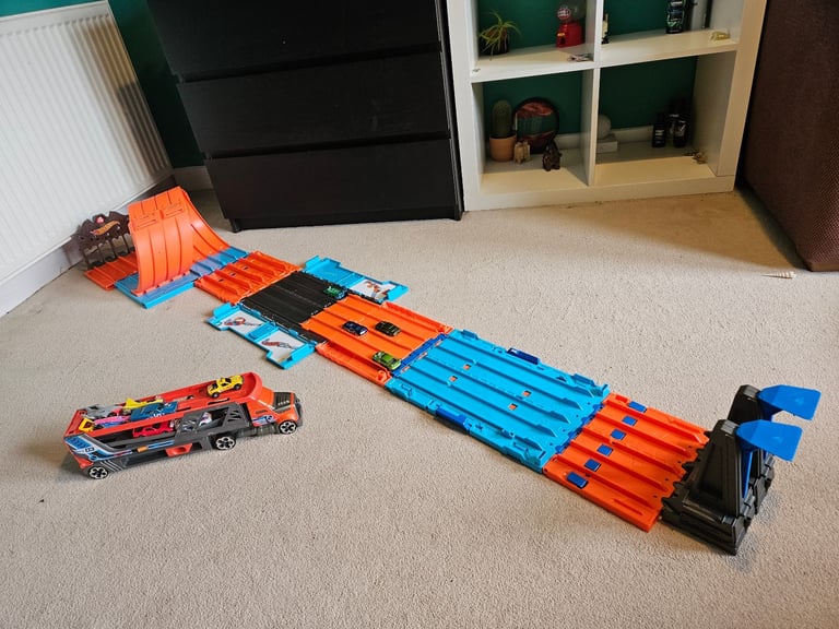 Hot Wheels Action race track and Blastin' Rig transporter with cars