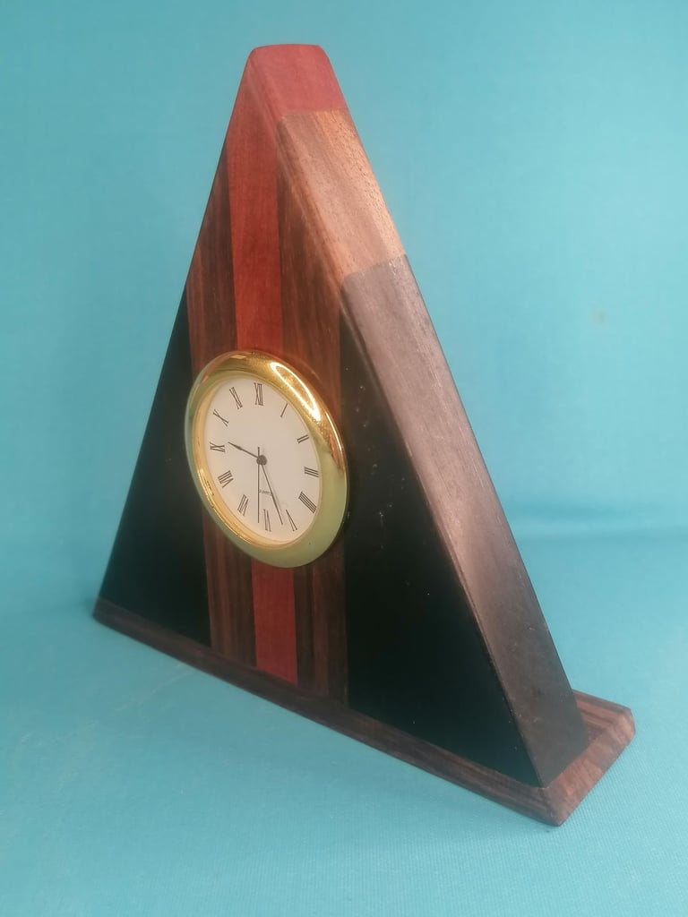 Vintage Desk Wooden Piramid Clock 6-inch height.. (need put battery).. As seen.