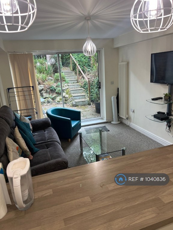 1 bedroom in Barrow Hill Close, Worcester Park, KT4 (#1040836)