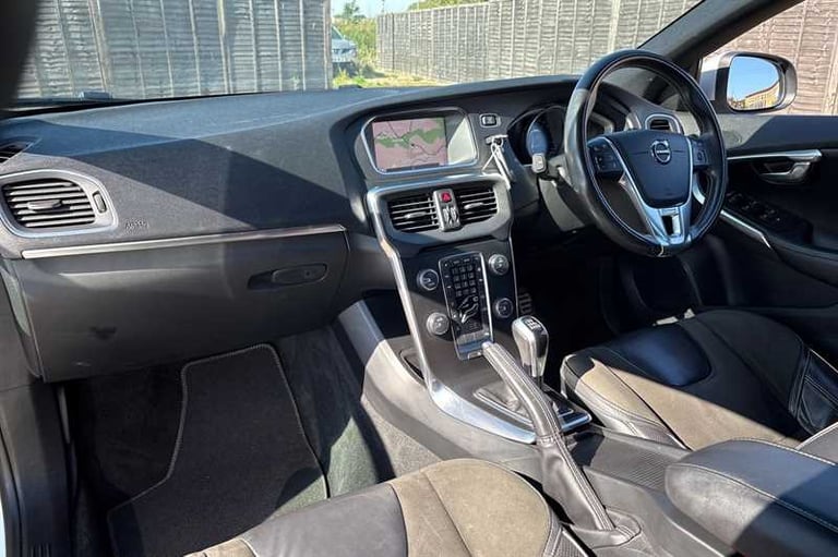 2017 Volvo V40 2.0 D2 R-Design Nav Plus Hatchback 5dr Diesel Manual Euro 6 (s/s) (120 ps) Hatchba...