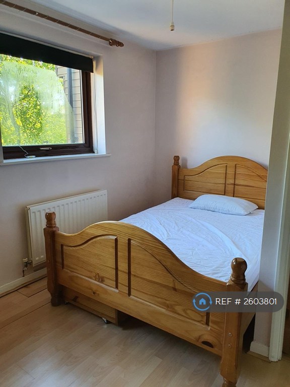 3 bedroom house in Smith Close, London, SE16 (3 bed) (#2603801)