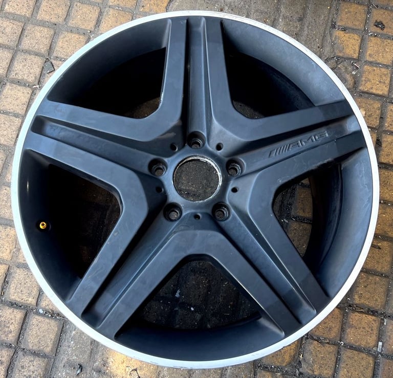 MERCEDES G WAGON G63 W463 1x 20'' GENUINE AMG MATT BLACK USED ALLOY WHEEL A4634012702