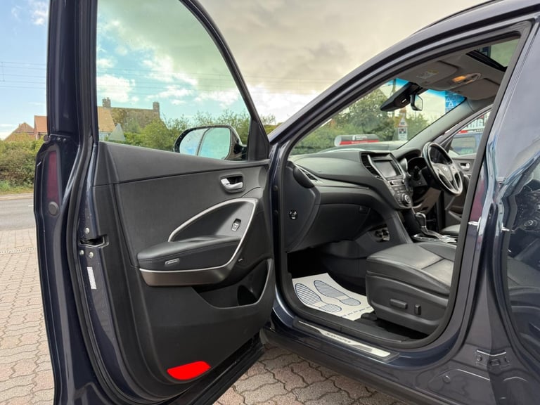 2017 Hyundai Santa Fe 2.2 CRDi Blue Drive Premium SE Auto 4WD Euro 6 (s/s) 5dr (7 Seat) ESTATE Di...