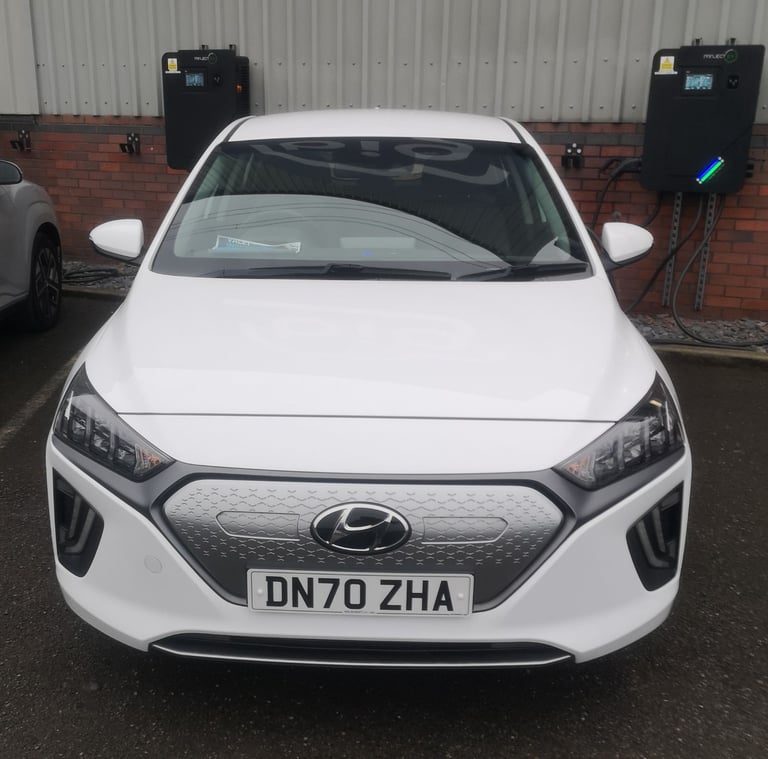 BARGAIN HALF-PRICE Hyundai IONIQ EV 2020 - 33k,MOT+TAX,PCO TFL badges,repairs: bumper,light,Rad