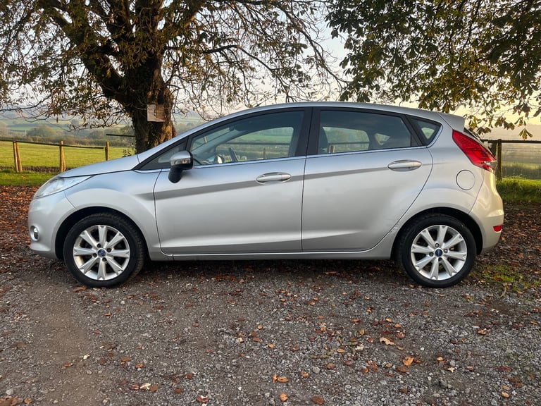 FORD FIESTA 1.25 PETROL MANUAL 5 DOOR HATCHBACK - LONG MOT AND FULL SERVICE HISTORY