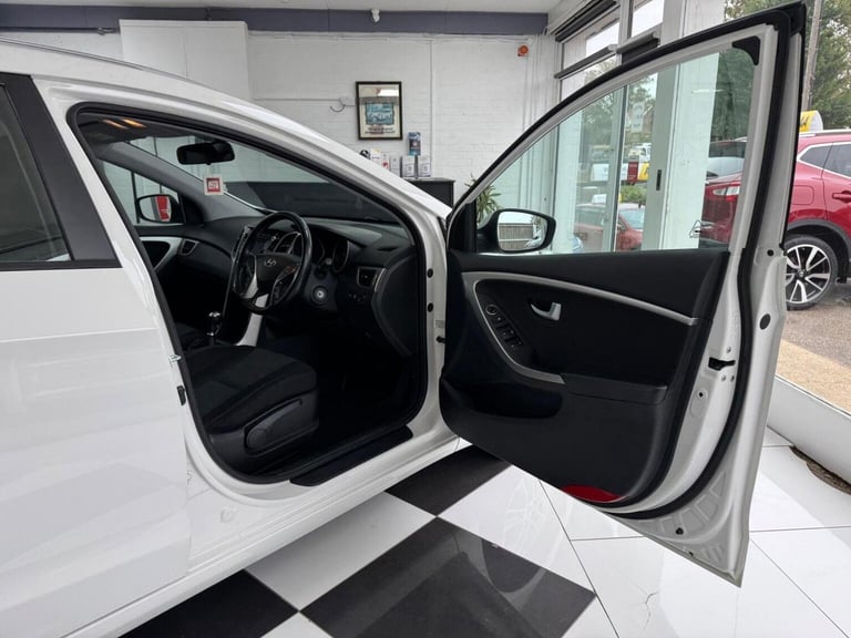 HYUNDAI I30 1.6 CRDi Blue Drive Active Tourer Euro 5 (s/s) 5dr 2014