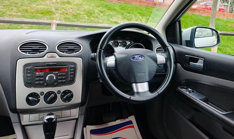 2010 Ford Focus 1.6 Zetec 5dr ESTATE Petrol Automatic