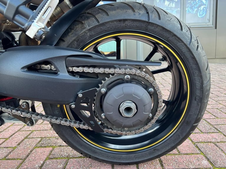 2015 TRIUMPH SPEED TRIPLE 1050 - TWIN AKRA'S - 6 STAMPS - 12 MONTHS MOT