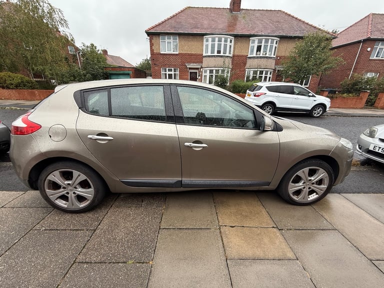 Renault, MEGANE, Hatchback, 2011, Manual, 1598 (cc), 5 doors