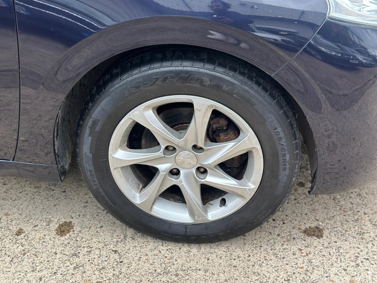 2014 Peugeot 208 1.2 VTi PureTech Style Euro 5 3dr HATCHBACK Petrol Manual