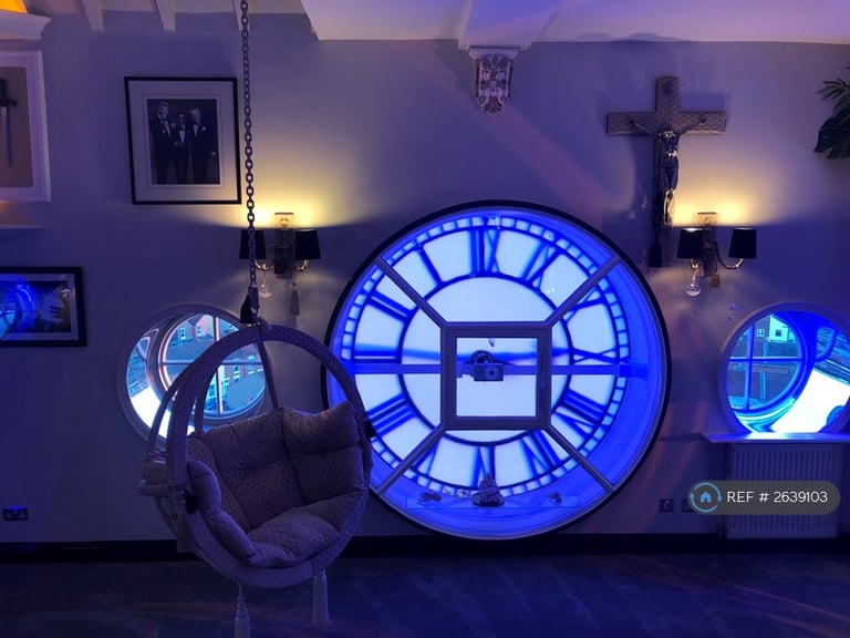 2 bedroom flat in The Clock Tower, Southsea, PO4 (2 bed) (#2639103)