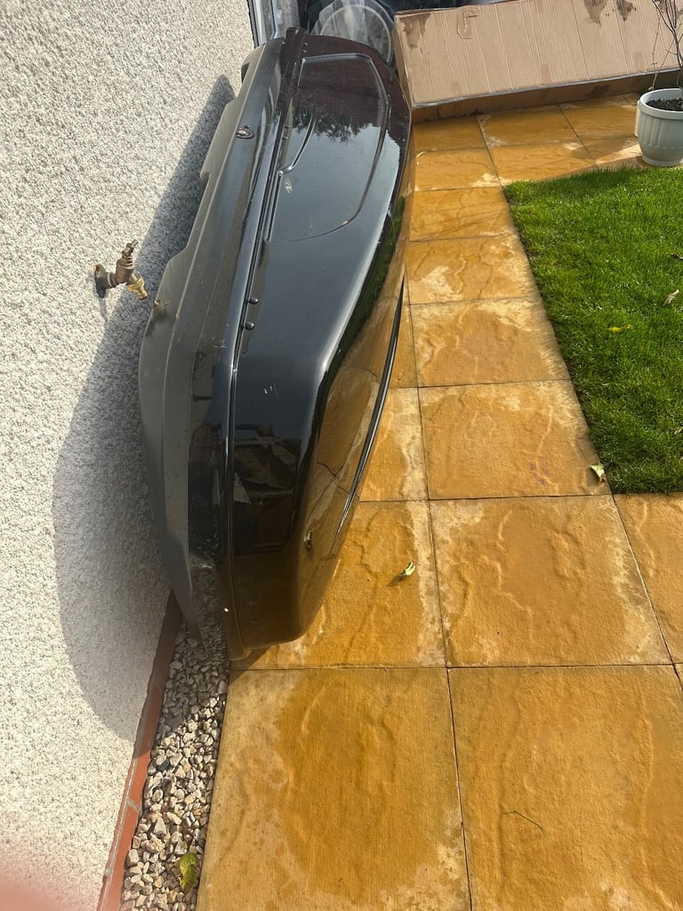 Halfords Advanced 580L Roof Box - Black - Used in excellent working condition