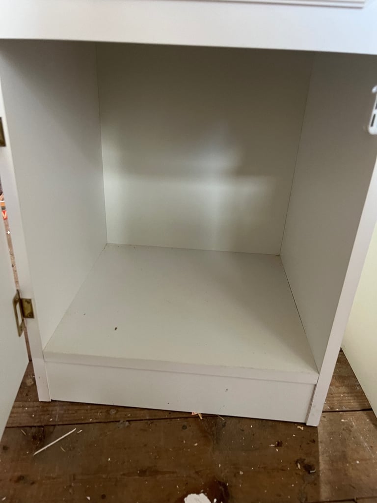 2x White Bedside Cabinets