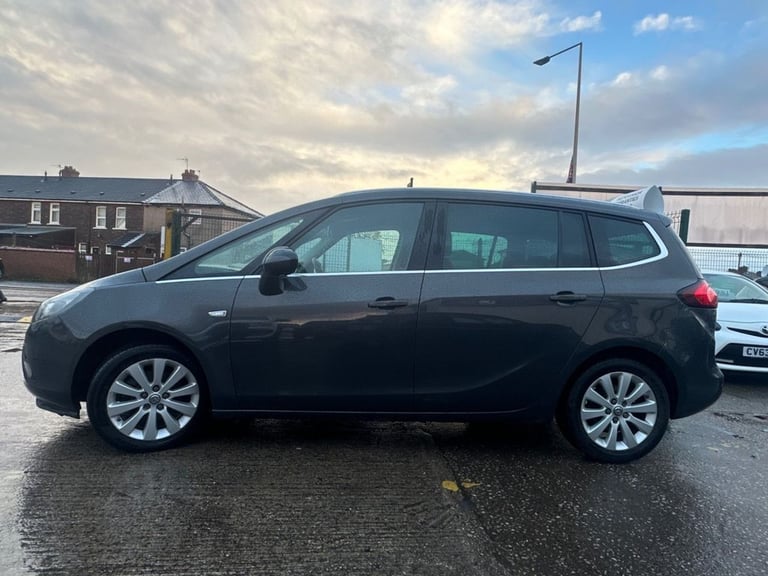 2015 Vauxhall Zafira 1.4T Tech Line 5dr MPV PETROL Manual