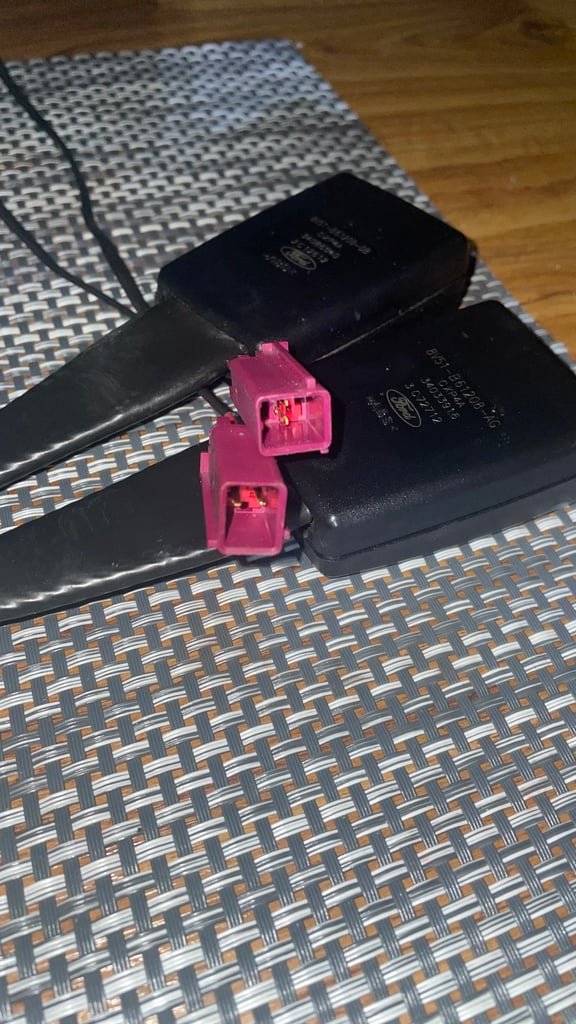 Ford Fiesta Mk7 Seatbelt Buckle Seat Belt Passengers & Drivers Front 8V51B61208