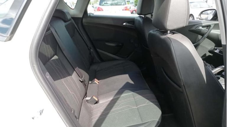 Vauxhall, ASTRA, Hatchback, 2012, Manual, 1598 (cc),5 doors - Image 9