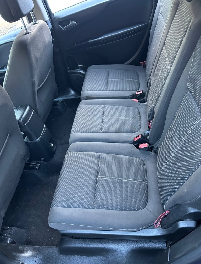 Vauxhall Zafira Tourer 7 seater, stunning condition, sound mechanically, New mot with no advisory 