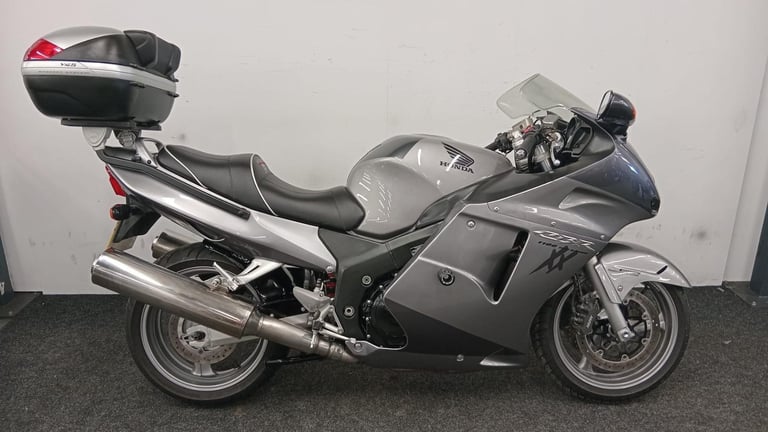HONDA CBR1100 SUPER BLACKBIRD ** VERY LOW MILES- WARRANTY - LOVELY CONDITION **