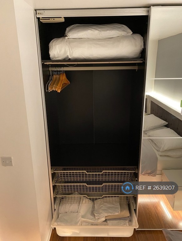1 bedroom flat in Burgoyne House, Brentford, TW8 (1 bed) (#2639207)