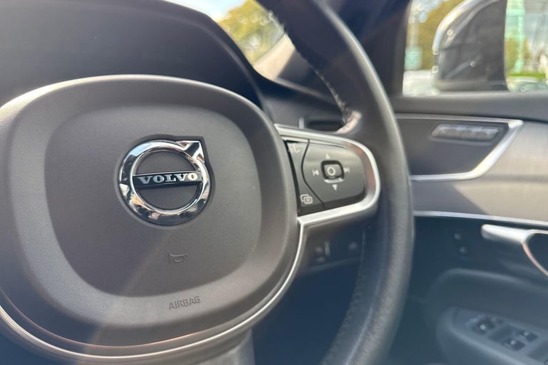 2021 Volvo XC90 2.0 B5 MHEV Momentum SUV 5dr Diesel Hybrid Auto 4WD Euro 6 (s/s) (235 ps) ESTATE ...