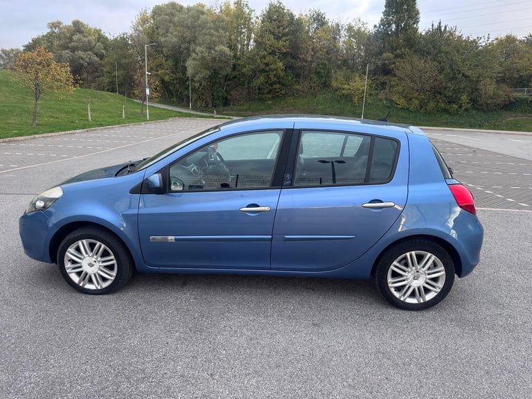 2011 Renault Clio 1.6 VVT Initiale TomTom Auto Euro 5 5dr HATCHBACK Petrol Automatic